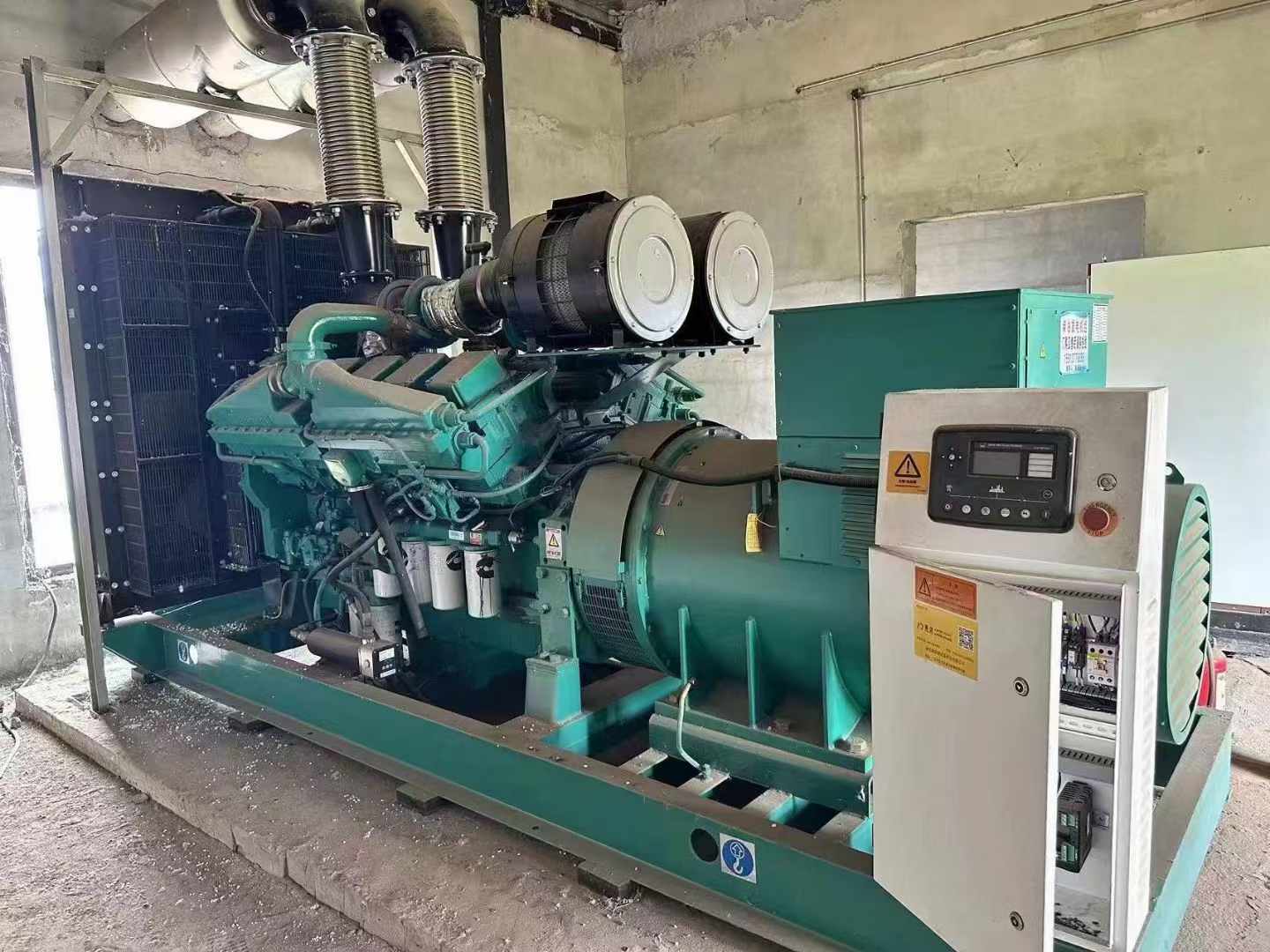 西夏无功补偿装置的性能评估需要考虑哪些因素？