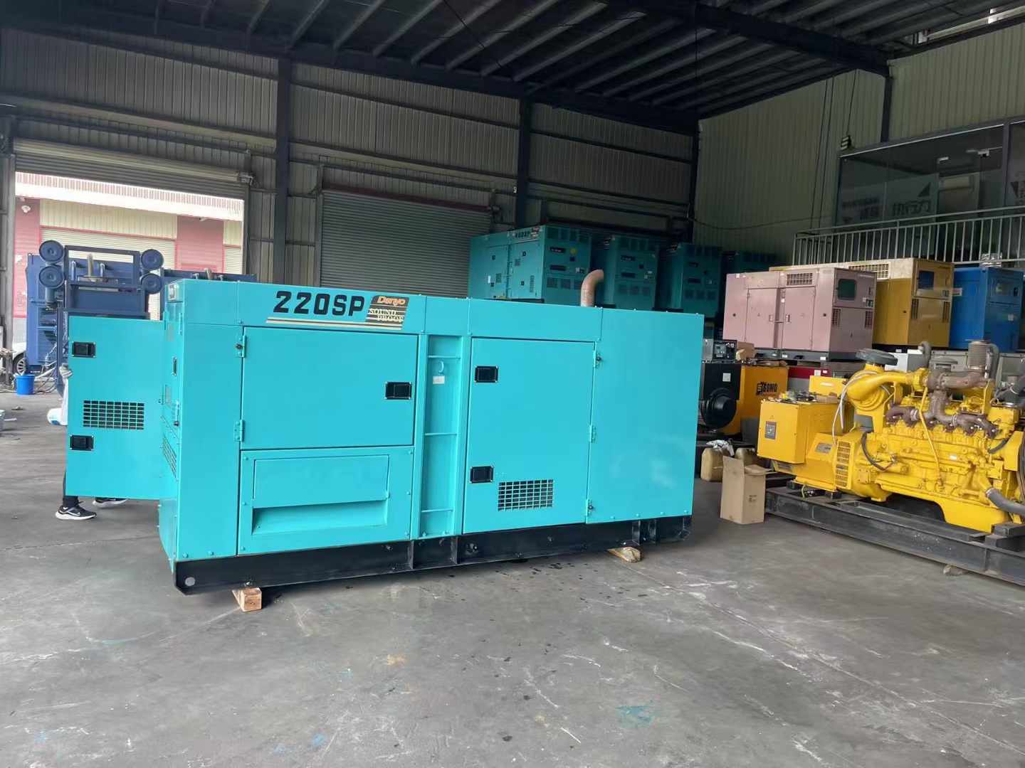 西夏柴油发电机组长期不间断运行时，如何监控其温度和压力？